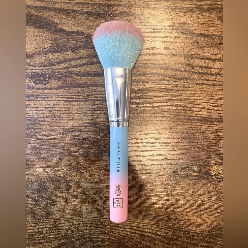 The Beauty Crop Fineapple Gradient F203 Powder Makeup Brush NEW
